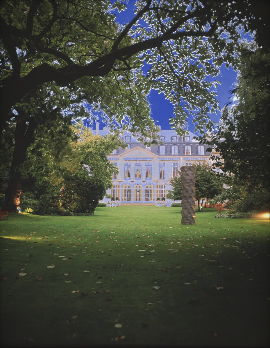 Image of Embassy (evening)