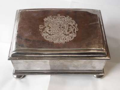 Image of Silver Queen Anne Casket